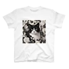 capcat1919のハチワレ白黒猫とジャスミン スタンダードTシャツ