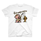 Radical Artistry StudioのUser A pig enjoying fishing Regular Fit T-Shirt