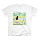 Goods Morning【赤い屋根のおうち】の都会黒猫さん、花と湖の里 スタンダードTシャツ