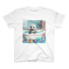 キャリーのお風呂場のゴマアザラシの赤ちゃん スタンダードTシャツ