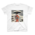 日本の風景 COOL JAPANの日本の風景、雪降る中を歩く舞妓さん　Japanese senery：Maiko in the snow Regular Fit T-Shirt