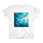 Lovers-chapelのサーファーと海 Regular Fit T-Shirt