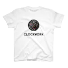 コチ(ボストンテリア)の時計仕掛けのイラストとCLOCKWORKロゴ Regular Fit T-Shirt