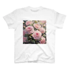 okierazaのペールピンクのバラの花束 Regular Fit T-Shirt