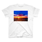 海のアーティスト　belle paysageのbelle paysage 湘南の夕焼け Regular Fit T-Shirt