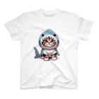 IloveCatのサメのフードを被った愛くるしい子猫 スタンダードTシャツ