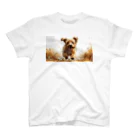 G.O.A.T.designの愛犬がこちらに駆け寄ってくる スタンダードTシャツ