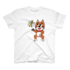 横浜ザイバツ　ショップのちょうちょと遊ぶ柴犬 Regular Fit T-Shirt