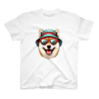 柴犬に囲まれたいのカラフルなバケハをかぶった柴犬 Regular Fit T-Shirt