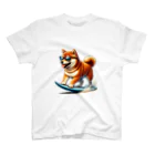 柴犬に囲まれたいのサーフィンするかわいい柴犬の子犬 Regular Fit T-Shirt