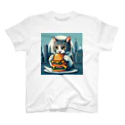 cat_burger_streetの街中でハンバーガーを食べる猫_gray Regular Fit T-Shirt