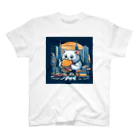 cat_burger_streetの街中でハンバーガーを食べる猫_White スタンダードTシャツ