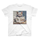 ローズの雑誌を読む猫 スタンダードTシャツ