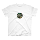 面白デザインショップ ファニーズーストアの**Stay Wild** - 野生を保て    -  スタンダードTシャツ