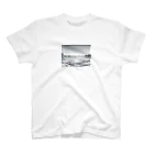 aICreationのモノクロの雪景色 Regular Fit T-Shirt