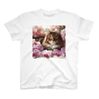 Y m @Y's shopの猫と胡蝶蘭 Regular Fit T-Shirt