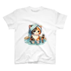 さざれいしの三毛猫さんの入浴 スタンダードTシャツ