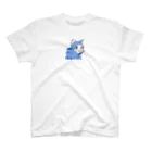 yamabの青いパーカーをきた猫 Regular Fit T-Shirt