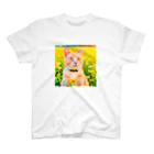 猫好きの谷の猫の水彩画/花畑のチャシロねこのイラスト/茶白ネコ Regular Fit T-Shirt