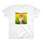 猫好きの谷の猫の水彩画/花畑のキジトラねこのイラスト/キジシロネコ Regular Fit T-Shirt