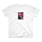 Q_kyuのPINK FLOWERS with Dark Background Regular Fit T-Shirt