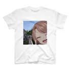 配達員の桜と記念撮影 スタンダードTシャツ