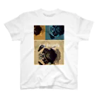 Pug Friendsの愛らしいパグの魅力 Regular Fit T-Shirt