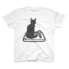 サトオのターンテーブルに乗る黒猫 Regular Fit T-Shirt