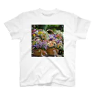 AQUAMETAVERSEの華やかな花が入った花かご　なでしこ1478 スタンダードTシャツ