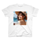 hopeデザインの海辺の美女 Regular Fit T-Shirt