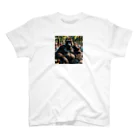 ゴリラをもっと身近に、もっとスタイリッシュに。のその視線、ゴリラ級のインパクト。 Regular Fit T-Shirt