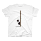 C-galleryのパグは見た！pug is watching. Regular Fit T-Shirt