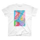 チョモランマリの門司港駅の隣の建物の階段 Regular Fit T-Shirt