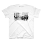 yuriekonoの馬車がいる風景 Regular Fit T-Shirt