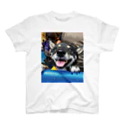 hilokiのShiba In The Pool  Regular Fit T-Shirt