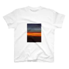 bafiiのカンボジア上空の夕日です。 スタンダードTシャツ