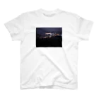 いのうえ(   ᷇࿀ ᷆  )の潤んだ夜景 スタンダードTシャツ