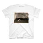 xxxsuzuのカーテン下から足 Regular Fit T-Shirt