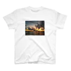 Billy_bootsのThe sea where the setting sun shines  スタンダードTシャツ