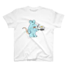 ミドリノネズミのみずいろのねずみ（めだまやきを焼いている） Regular Fit T-Shirt