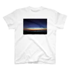 ノレノレの千里浜海岸の夕焼け スタンダードTシャツ