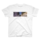 古春一生(Koharu Issey)の桜降る川空へ。 T-Shirt