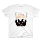 鸚哥ノ館の強気の黒猫 スタンダードTシャツ