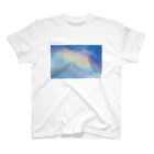 mizuphoto galleryのRainbow carrying happiness(文字入り) スタンダードTシャツ