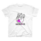 【公式】サッカー見ながら旅をするグッズ販売のサッカーボールにのるネコ 티셔츠