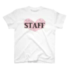 NaopachiのStaff（ピンク） Regular Fit T-Shirt