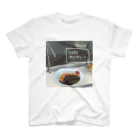 たい焼きくんのカツカレーが現れた スタンダードTシャツ