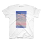 fullmoonの夕暮れの空と海 スタンダードTシャツ