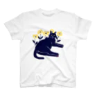 喫茶こぐまやの花と黒猫 Regular Fit T-Shirt