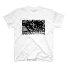 Kazumichi Otsubo's Souvenir departmentのThe Angel is always there ~ Beyond the rubble Regular Fit T-Shirt